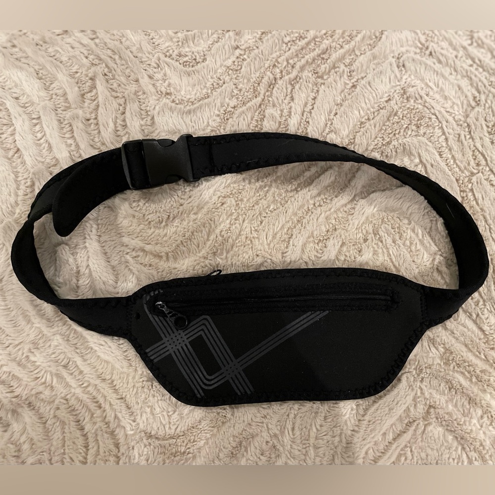 MyTagAlong Adjustable Hip Wallet - black